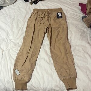 New gap khaki cargo pants